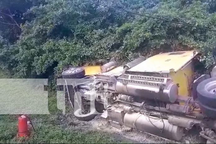 Foto: Aparatoso accidente en Rotonda de Las Flores /TN8 Foto: Aparatoso accidente en Rotonda de Las Flores /TN8