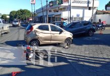 Conductor y pasajera de moto salen volando tras choque en la Rotonda Cristo Rey Foto: Fuerte choque en la Rotonda Cristo Rey / TN8