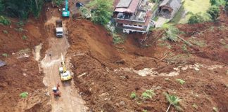 Foto: 20 muertos por deslizamientos de tierra en Indonesia /Cortesía