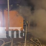 Veladora desata incendio en vivienda del barrio San Carlos, Masaya Foto: Incendio en una vivienda de Masaya / TN8