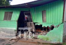 Confundió el acelerador y se estrella contra una casa en el barrio San Luis Foto: Camión se estrella con una vivienda en San Luis / TN8