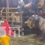 ¡Casi le saca las tripas! Terrible embestida de toro en Altagracia, Ometepe Foto: Terrible embestida de toro a un sorteador en Altagracia, Ometepe / TN8