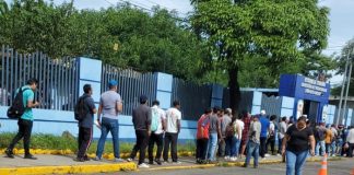 Foto: Filas en las oficinas de Tránsito Nacional