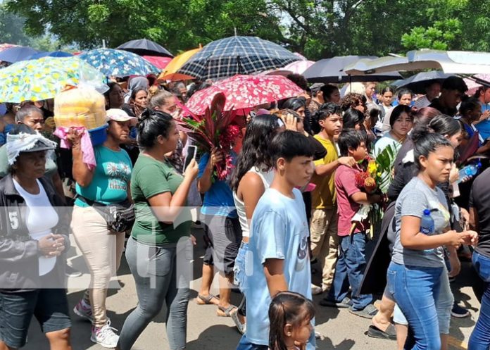Foto: Acompañan el féretro de mujer de San Benito que fue brutalmente arrollada / TN8 Foto: Acompañan el féretro de mujer de San Benito que fue brutalmente arrollada / TN8