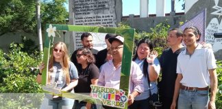 Foto: Jóvenes cristianos de Nicaragua en labores de limpieza en Plaza La Biblia / TN8