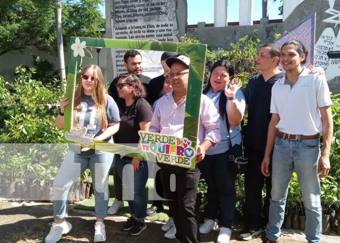 Foto: Jóvenes cristianos de Nicaragua en labores de limpieza en Plaza La Biblia / TN8 Foto: Jóvenes cristianos de Nicaragua en labores de limpieza en Plaza La Biblia / TN8