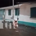 Familias de Managua luchan contra las inundaciones en plena madrugada Foto:Barrios de Managua bajo el agua tras lluvias torrenciales. Equipos municipales trabajan sin descanso para atender a las familias afectadas. /TN8