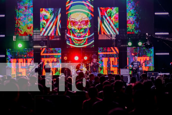 Foto: Rock FM festejó 17 años con explosivo concierto y más de 20 bandas nacionales/TN8 Foto: Rock FM festejó 17 años con explosivo concierto y más de 20 bandas nacionales/TN8