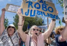 Argentina: Jubilados protestan contra el recorte de medicamentos Foto: Protestas en Argentina /cortesía