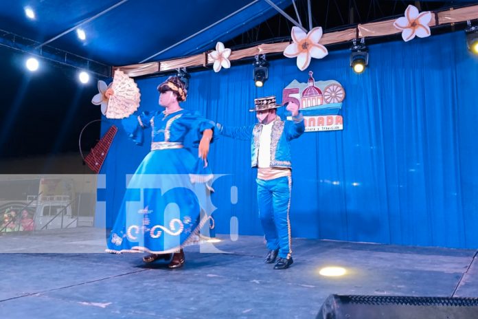 1 Foto: Familias de Granada agradecidos por el decreto presidencial en los 500 años/TN8