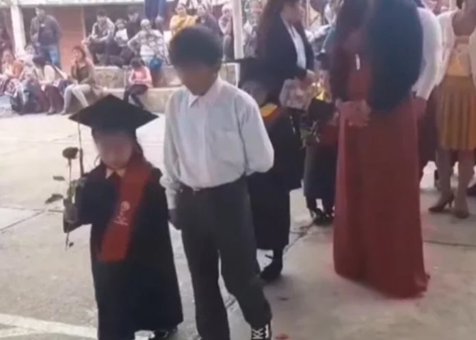 Foto: El niño y su hermanita /cortesía Foto: El niño y su hermanita /cortesía