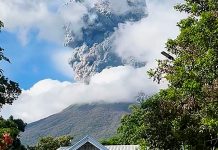 «Tercer nivel de alerta» en Filipinas por erupción del volcán Canlaón Foto: El volcán Canlaón en Filipinas, lanzó una columna de ceniza/Cortesía