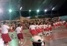 ¡Todo por los puntos! Estudiantes se viralizan bailando en la cancha Foto: Estudiantes se viralizan /cortesía