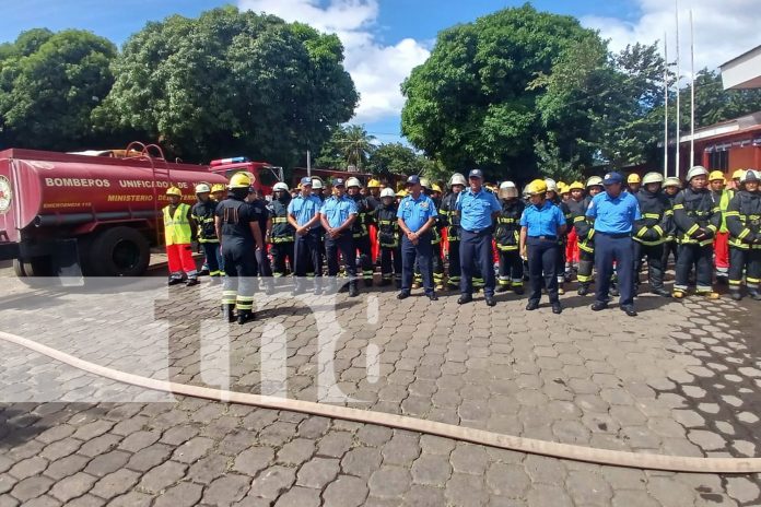 Foto: Aspirantes a bomberos se preparan para la seguridad navideña /TN8 Foto: Aspirantes a bomberos se preparan para la seguridad navideña /TN8