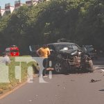 Foto: Joven conductor pierde el control y choca contra poste eléctrico en Managua/TN8