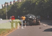 Joven conductor pierde el control y choca contra poste eléctrico en Managua Foto: Joven conductor pierde el control y choca contra poste eléctrico en Managua/TN8