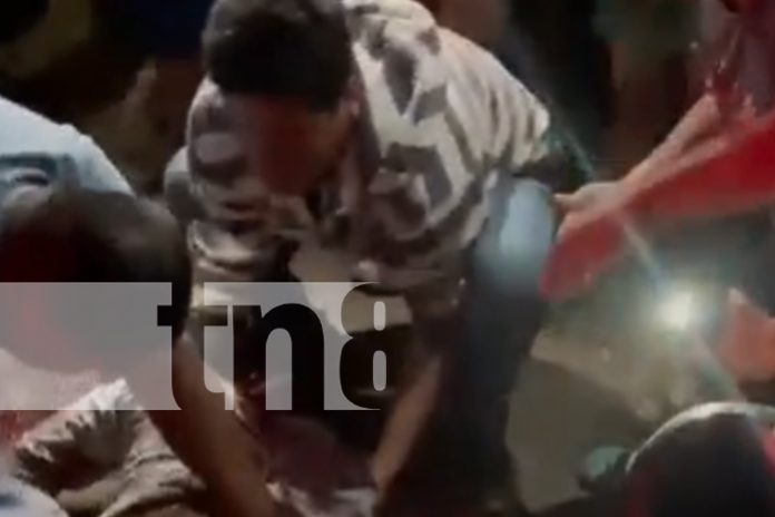 Foto: Imprudencia fatal : Motociclista intenta adelantar en carretera peligrosa y termina chocando contra camión en Masachapa /TN8 Foto: Imprudencia fatal : Motociclista intenta adelantar en carretera peligrosa y termina chocando contra camión en Masachapa /TN8