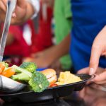 España prohíbe las bebidas azucaradas en los comedores escolares Foto: Brecha alimentaria en España /cortesía