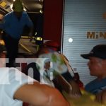 Mujer resulta lesionada tras perder el control de su motocicleta en Bocana de Paiwas FOTO: Mujer resulta lesionada tras perder el control de su motocicleta en Bocana de Paiwas/TN8