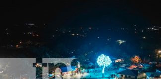 Foto: ¡Bilwi brilló con el encendido del Árbol de la Vida! Música, tradición y unidad marcaron el inicio de la Navidad en el Caribe Norte./TN8