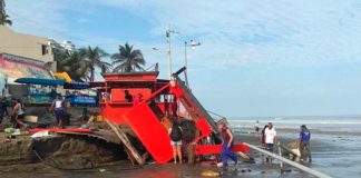 Foto: fuerte oleaje que azotó la costa de Ecuador/Cortesía