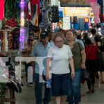 Juguetes, ropa y calzado se destacan en el Mercado Roberto Huembes de Managua Foto: Comercio navideño en Managua/TN8