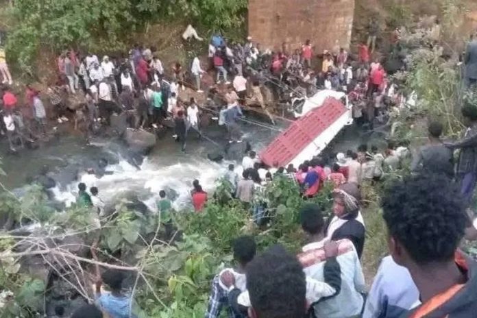 Foto: Mueren 71 personas en accidente de carretera en Etiopía /Cortesía Foto: Mueren 71 personas en accidente de carretera en Etiopía /Cortesía