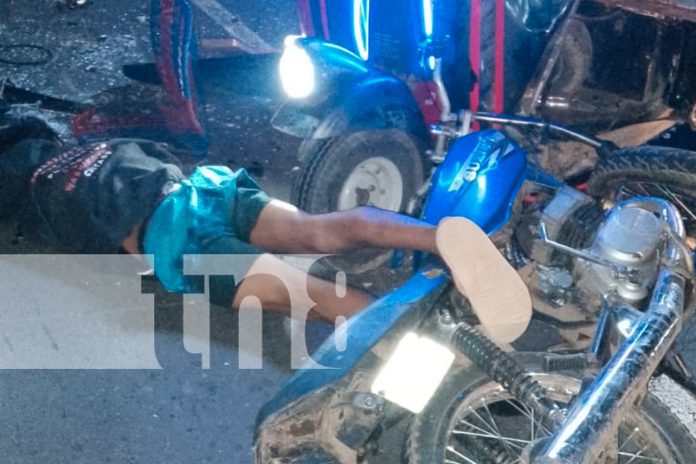 Foto: Exceso de velocidad y falta de precaución causan un fuerte accidente en Mateare. El acompañante de motociclista está gravemente herido. /TN8 Foto: Exceso de velocidad y falta de precaución causan un fuerte accidente en Mateare. El acompañante de motociclista está gravemente herido. /TN8