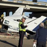 4 heridos deja el desplome de una avioneta en plena autopista de Texas Foto: Avioneta se estrella en una autopista de Texas /Cortesía