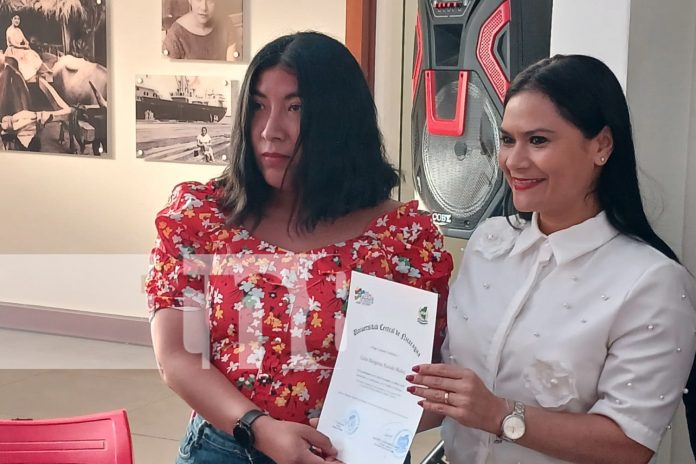 Foto: ¡La creatividad brilla en Managua! 41 nuevos expertos en fotografía y video recibieron su certificación.  Gracias a la Alcaldía y la UCN /TN8 Foto: ¡La creatividad brilla en Managua! 41 nuevos expertos en fotografía y video recibieron su certificación. Gracias a la Alcaldía y la UCN /TN8