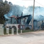 Incendio arrasa taller en San Carlos y deja grandes pérdidas materiales Foto: Un incendio destruyó por completo un taller en San Carlos. Gracias a la pronta intervención de los bomberos, no hubo víctimas. /TN8