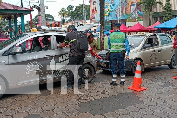 Foto:  Conductores multados en Bluefields por irregularidades en documentos y vehículos en mal estado. ¡Por una Navidad sin accidentes!/TN8 Foto: Conductores multados en Bluefields por irregularidades en documentos y vehículos en mal estado. ¡Por una Navidad sin accidentes!/TN8