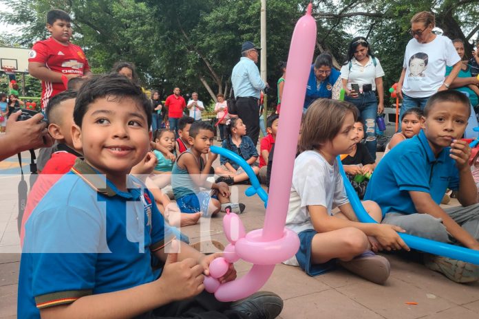 Foto: ¡Pura alegría! Más de 70 niños del Distrito II disfrutaron del festival navideño con payasos, juegos y regalos. /TN8 Foto: ¡Pura alegría! Más de 70 niños del Distrito II disfrutaron del festival navideño con payasos, juegos y regalos. /TN8
