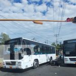 Motociclistas graves tras chocar contra bus en Managua Foto: Mortal accidente en Managua /TN8
