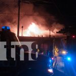 Incendio en San José Oriental: varias viviendas envueltas en llamas en Managua Foto: Incendio en San José Oriental: varias viviendas envueltas en llamas en Managua/TN8