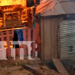 Tragedia en Bonanza: familia pierde su hogar en devastador incendio Foto: Tragedia en Bonanza: familia pierde su hogar en devastador incendio / TN8