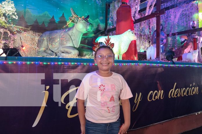 Foto: Familias nicaragüenses disfrutan de los hermosos nacimientos en la Avenida Bolívar a Chávez, celebrando con fervor y unión familiar./TN8 Foto: Familias nicaragüenses disfrutan de los hermosos nacimientos en la Avenida Bolívar a Chávez, celebrando con fervor y unión familiar./TN8
