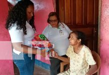 Más de 20 jubilados en Bluefields reciben canastas navideñas de trabajadores del INSS Foto: Más de 20 jubilados en Bluefields reciben canastas navideñas de trabajadores del INSS/TN8