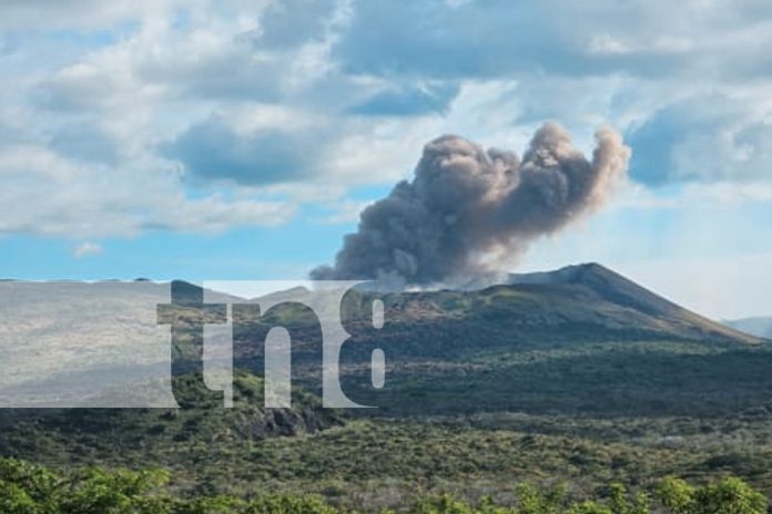Foto: Explosión de gases y cenizas en el cráter del volcán Masaya/TN8 Foto: Explosión de gases y cenizas en el cráter del volcán Masaya/TN8
