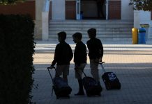 Indignante: Tres niños de 10 y 11 años abusaron de una pequeña de 7 en España Foto: Agresión sexual a una niña de España /Cortesía