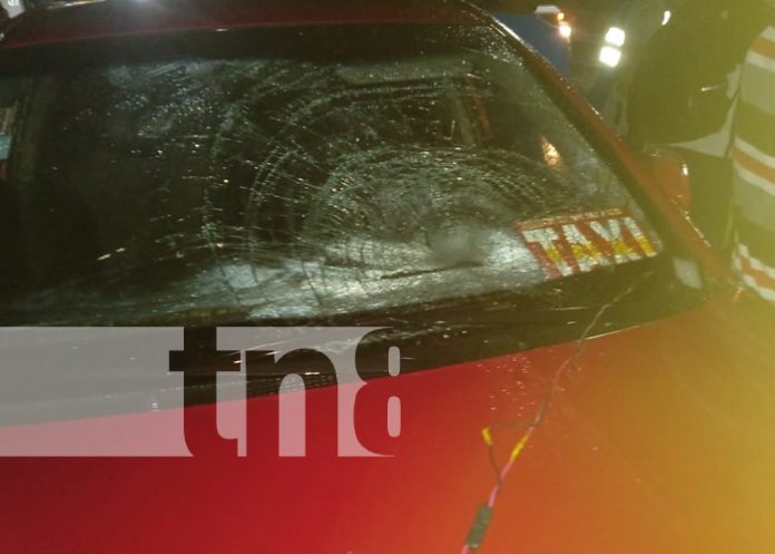 Foto: Fuerte accidente con taxi en el sector de Las Mercedes, Managua / TN8 Foto: Fuerte accidente con taxi en el sector de Las Mercedes, Managua / TN8