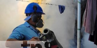 Foto: Fumigación del MINSA en barrios de Managua / TN8