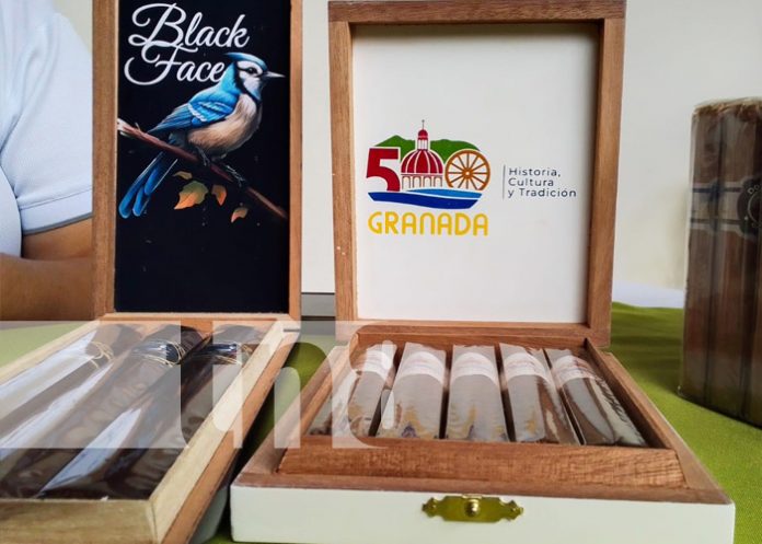 Foto: Productos alusivos a los 500 años de Granada / TN8 Foto: Productos alusivos a los 500 años de Granada / TN8