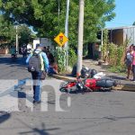 Motociclistas heridos tras colisión con vehículo en La Tenderí, Managua Foto: Accidente de tránsito en La Tenderí, Managua / TN8
