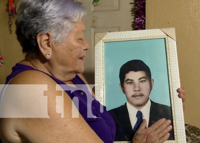 Foto: Cumpleaños de madre de héroe caído en Santa Teresa de Quilambé / TN8 Foto: Cumpleaños de madre de héroe caído en Santa Teresa de Quilambé / TN8