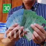 Billetito en mano: Trabajadores del Estado de Nicaragua con su pago adelantado en diciembre Foto: Pago de diciembre para trabajadores del Estado en Nicaragua / TN8