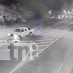 Imágenes desgarradoras: motociclistas impactan contra camioneta en Carretera vieja a León Foto: Brutal accidente en la Carretera Vieja a León / TN8