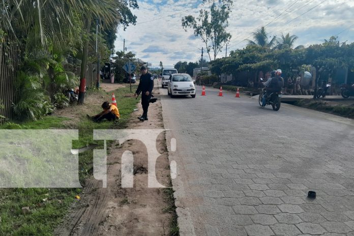Foto:Un motociclista ebrio en Jalapa chocó contra un poste al intentar evadir un retén policial. Su acompañante, menor de edad, resultó herido/TN8 Foto:Un motociclista ebrio en Jalapa chocó contra un poste al intentar evadir un retén policial. Su acompañante, menor de edad, resultó herido/TN8