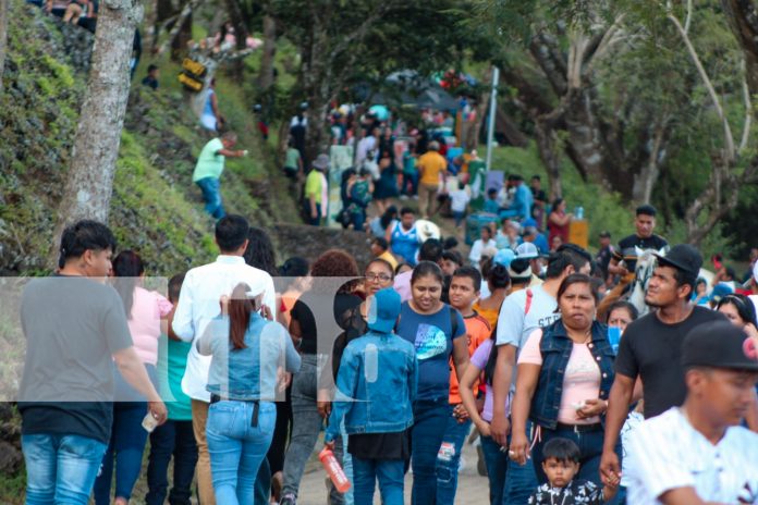 1 Foto: Celebración de Año Nuevo 2025 en el Imponente Mirador de Catarina/TN8