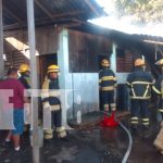 Incendio en taller de zapatería alarma a vecinos de Masaya Foto: Incendio en taller de zapatería alarma a vecinos de Masaya/TN8